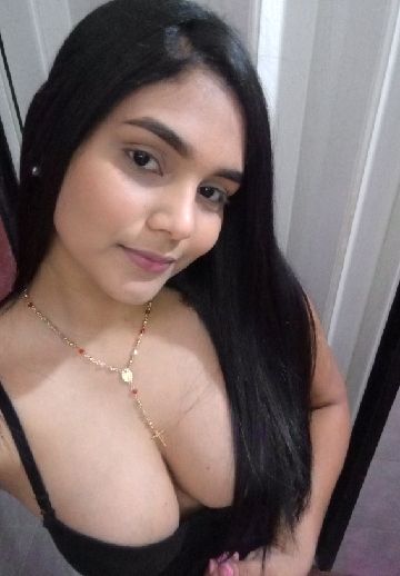 Woman on camera during a private Flingster chat