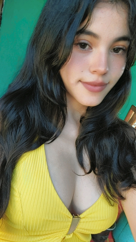 Woman on camera during a private Flingster chat