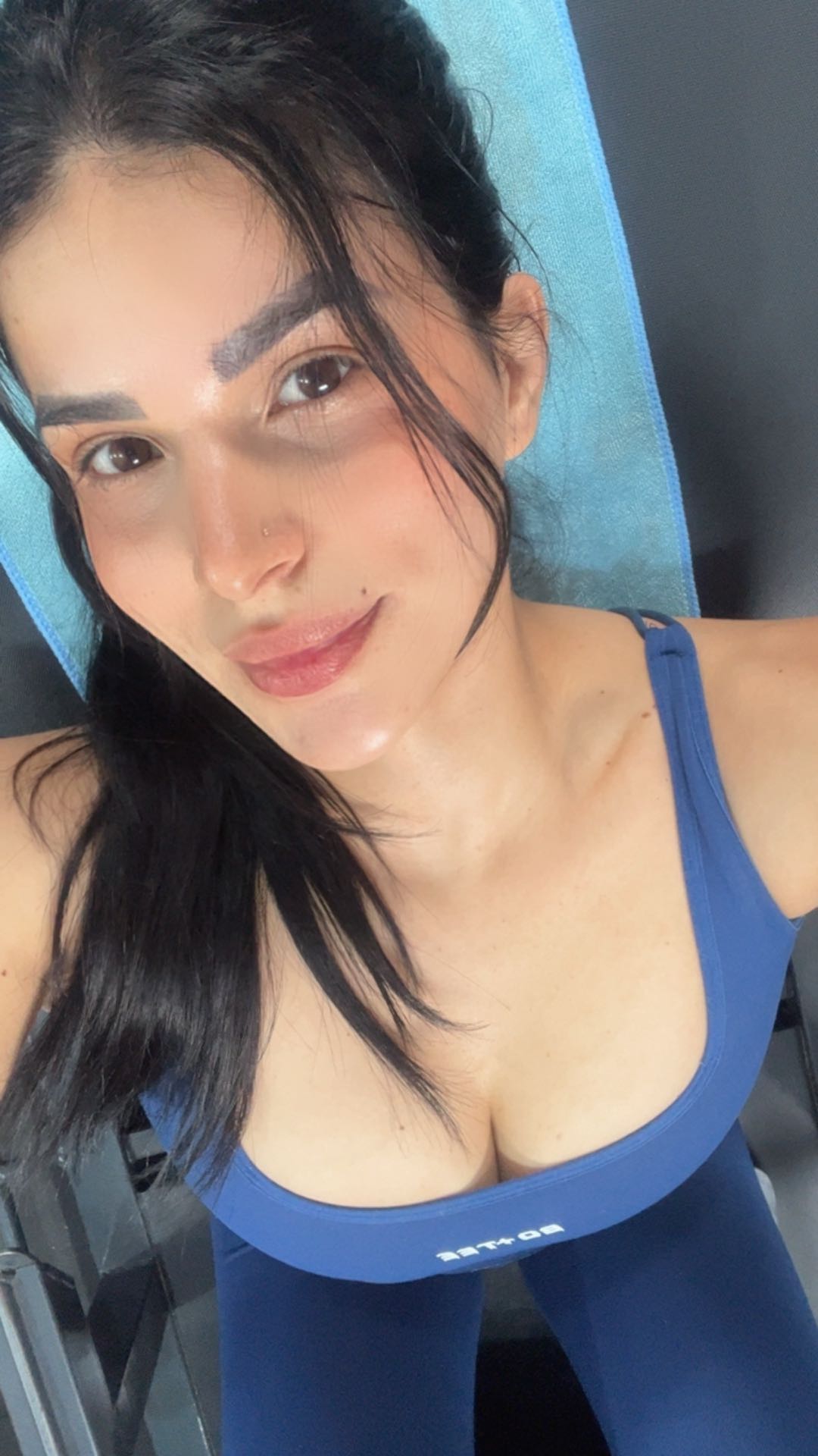 Woman on camera during a private Flingster chat